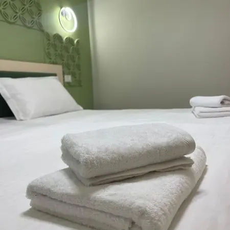 Square Komuna Apartman Tirana
