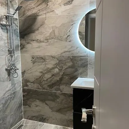Square Komuna Apartman