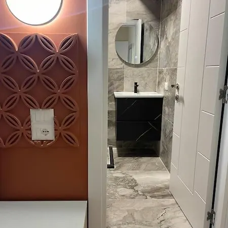 Square Komuna Apartman *