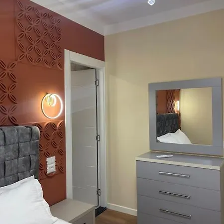 Square Komuna Apartman Tirana