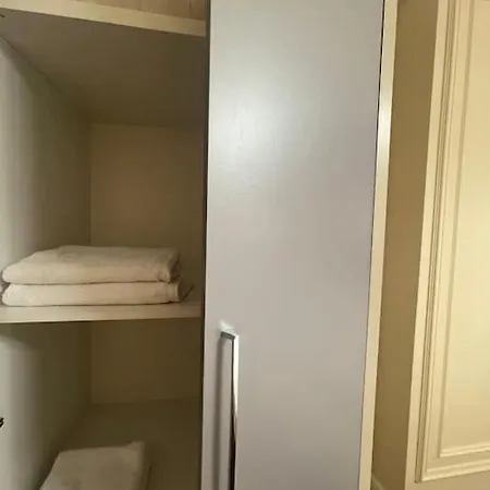 Square Komuna Apartman